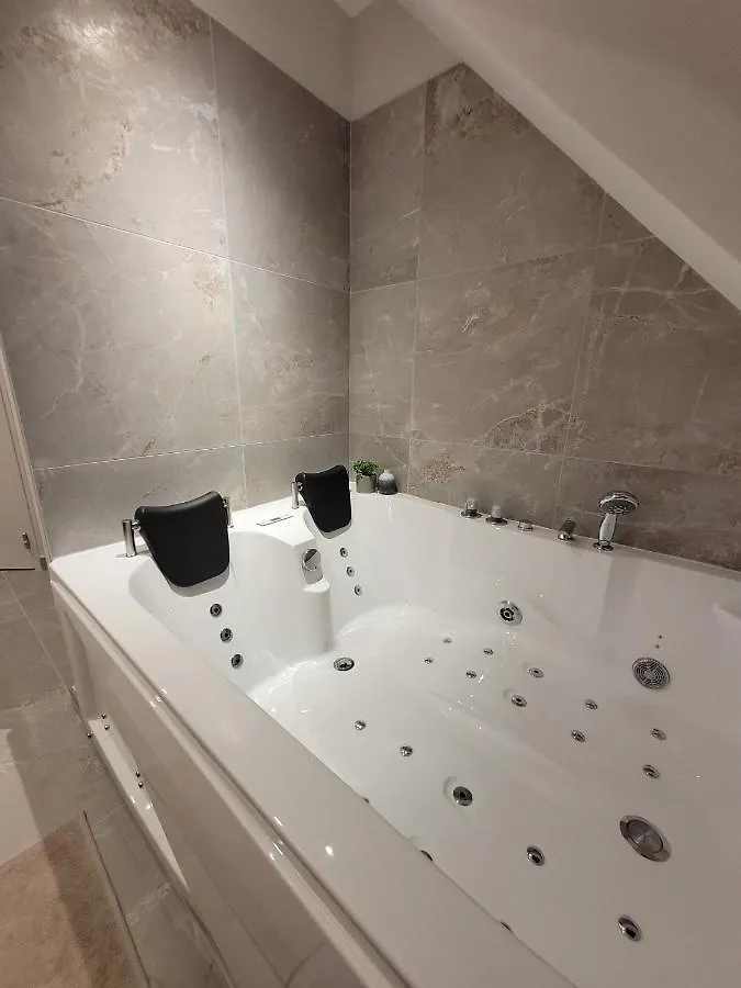 Les Apparts De Leon Landerneau Apartment