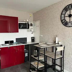 https://apt-joli-studio-avec-parking-prive-bien-situe.hotels-rhonealpes.com