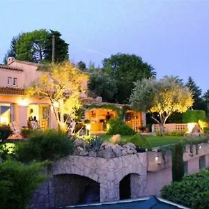 https://villa-aspremont-06790.fr-provencehotel.com
